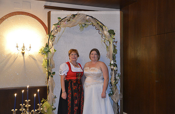 Der Wienerwald tanzt im Hochzeitskleid - Ball 2013